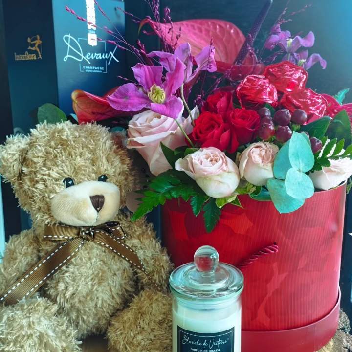Bouquet de fleurs avec cadeau Massy